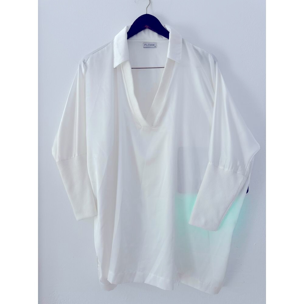 Floam oversized stunning white blouse Sz S Christmas holiday wear